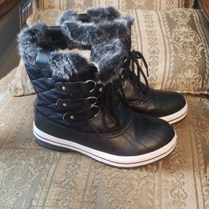 Snow boots
